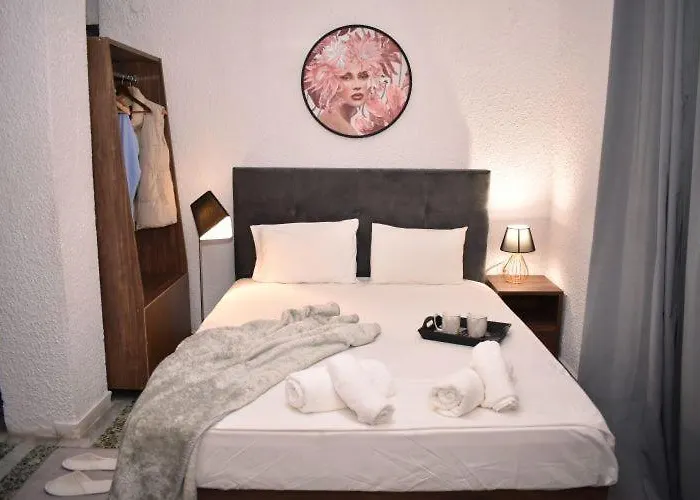 Pelekan Rooms And Apartments Athina 23